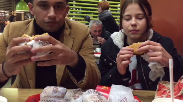 Мукбанг с Macdonald смотреть онлайн