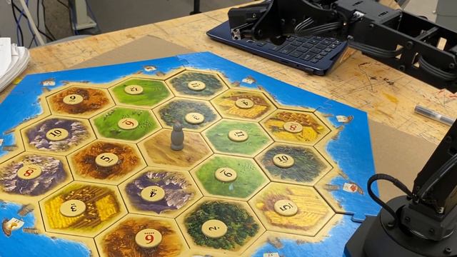 Catan robot (multiplayer Settlers of Catan online but on physical boards) смотреть онлайн