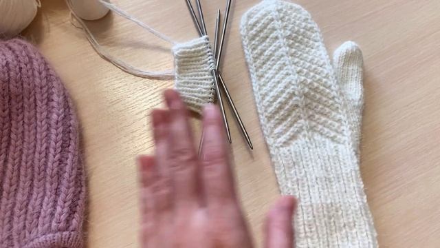 Вязальный влог #1 продвижения одно дня, готовая работа января, варежки спицами. Smak_knits
