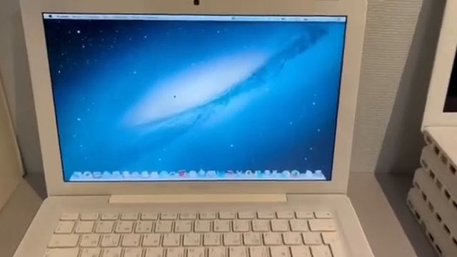 MacBook A1181 2.1 в самой простой комплектации. Mac OS 10.8 + Win 7 pro смотреть онлайн