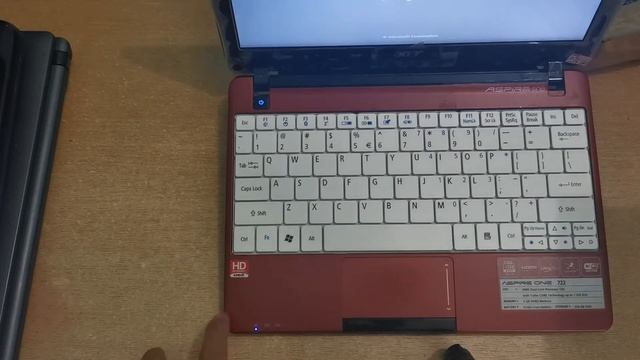 Mengganti Baterai Dan Charger Acer Aspire One 722