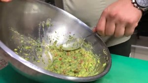 Блюдо из авокадо и томатов и маскарпоне