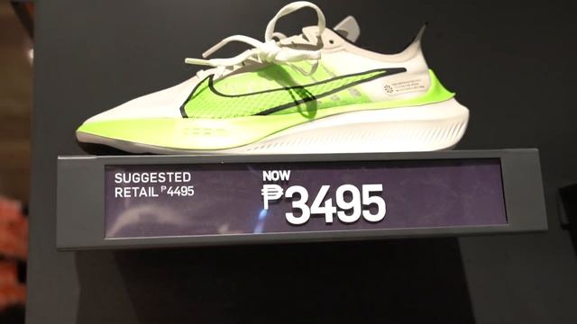 Biggest NIKE Factory Store Outlet!! Hype sneakers spotted!! смотреть онлайн