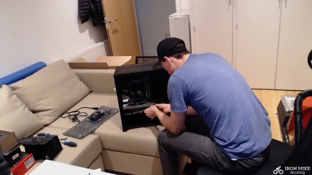 Installing the new Sapphire RX 6800 смотреть онлайн