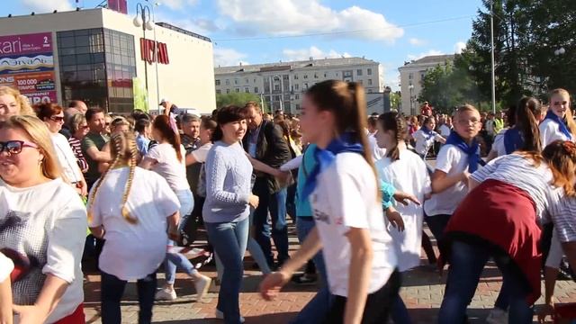 Праздничный ФЛЕШ-МОБ, посвящённый 85-летию г. Березники . смотреть онлайн
