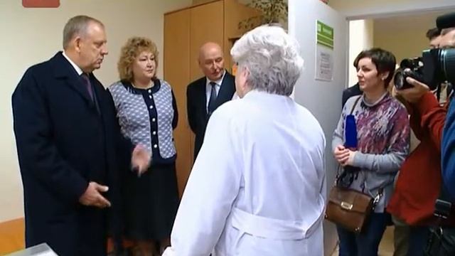 Обратившуюся в регистратуру четвертой поликлиники женщину отправили за справкой, цитата к смотреть онлайн