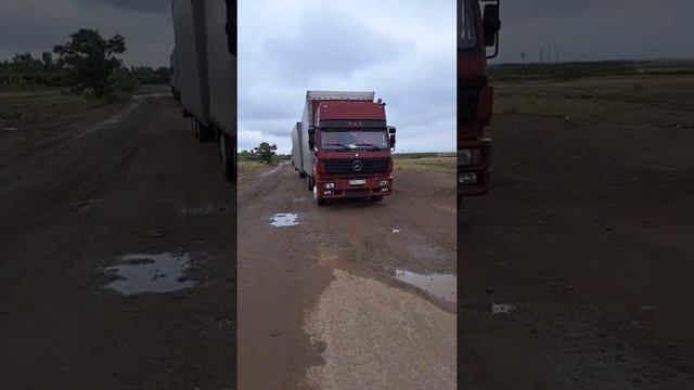 Жизнь проходит на дороге . смотреть онлайн