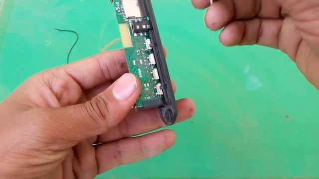 Connect 7805 ic in mp 3 player,How to connect 7805 ic in mp 3 player,make amplifier at home смотреть онлайн