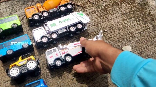 Mencari Mainan Mobil Mobilan Bus Tayo, Truk molen, Truk Pasir, Mobil Balap, Excavator, Tractor смотреть онлайн