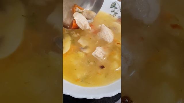 суп с шампиньонами и курицей