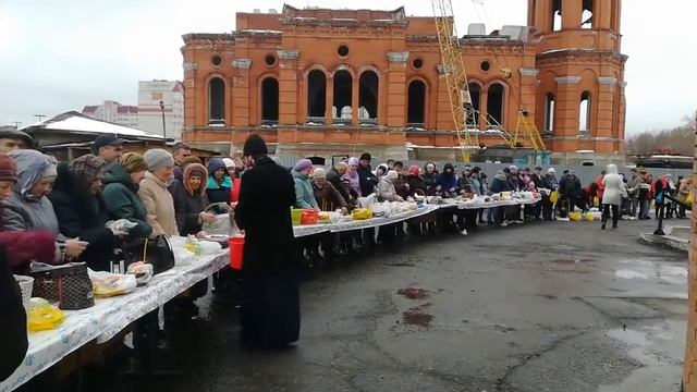 Пасха 2018. Барнаул. Батюшка освящает пасхи и куличи смотреть онлайн