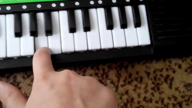 Как играть на пианино "Маленькой елочки" смотреть онлайн