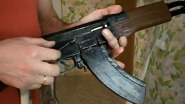 Автомат Калашникова из дерева