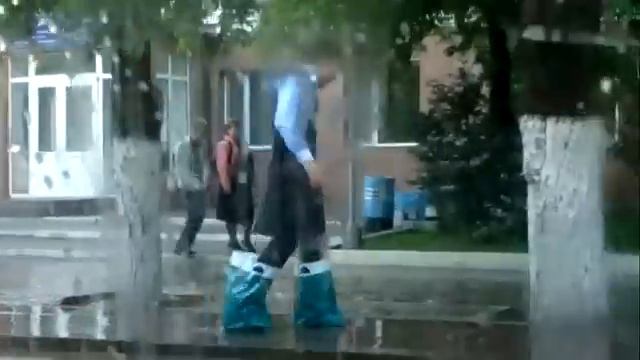 Вот так в Караганде преодолекают водные препятствия смотреть онлайн