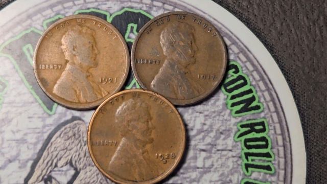 OLD WHEAT CENTS FOUND!!! - (COIN ROLL HUNTING PENNIES) смотреть онлайн