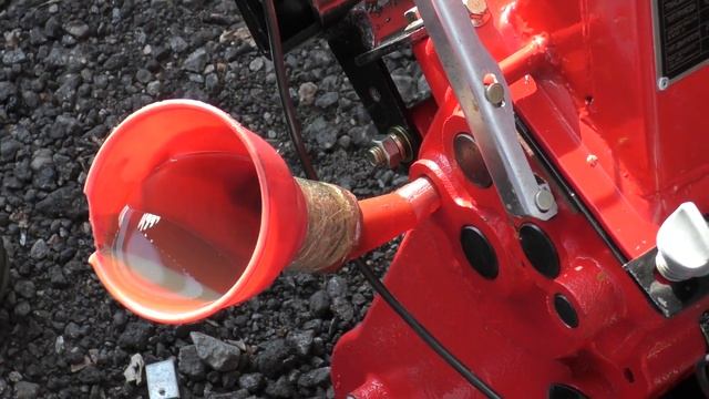 Заливка масла в КПП. Культиватор Shtenli 900 смотреть онлайн