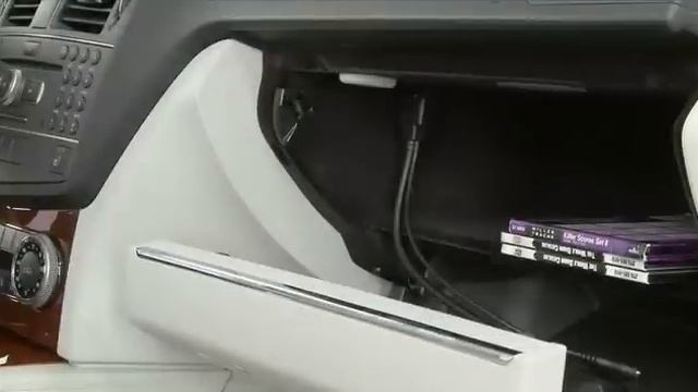 Storage and Accessory Power - Mercedes-Benz USA C-Class смотреть онлайн