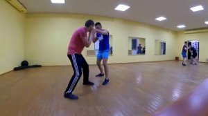 Уклоны и нырки от ударов в боксе
