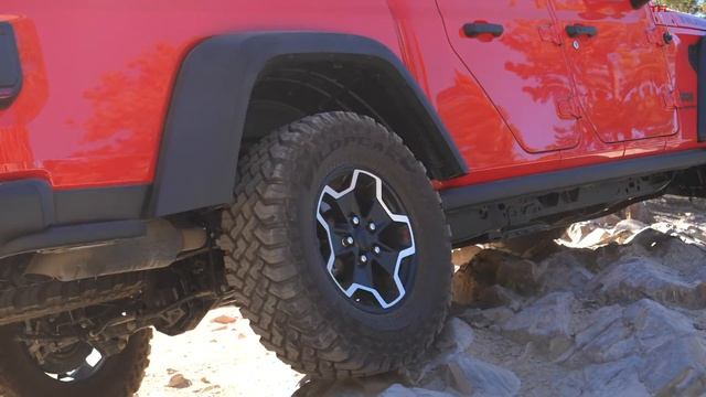 It’s On! Ram TRX vs Ford F-150 Raptor In SURPRISING Off-Road Showdown With Special Guest Star Truck смотреть онлайн