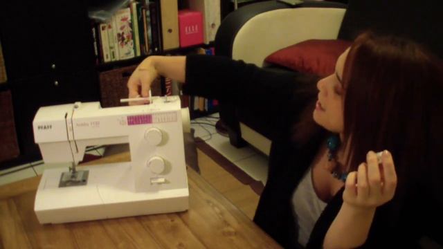 Unboxing Pfaff Hobby 1132. Comment choisir sa machine à coudre avec Sew Jacksn! смотреть онлайн