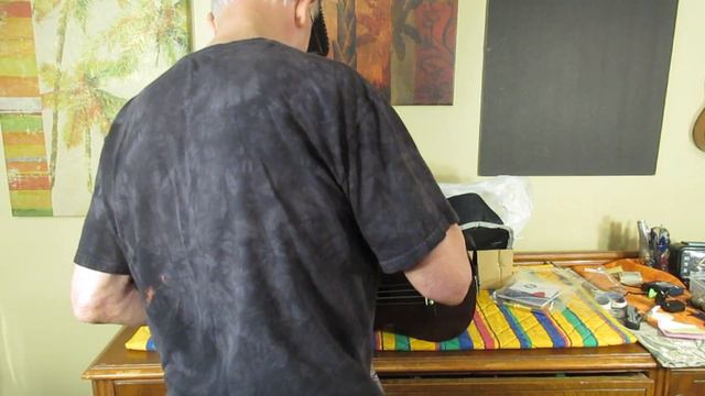 Batking Tenor Ukulele. Open Box and Quick Look. смотреть онлайн