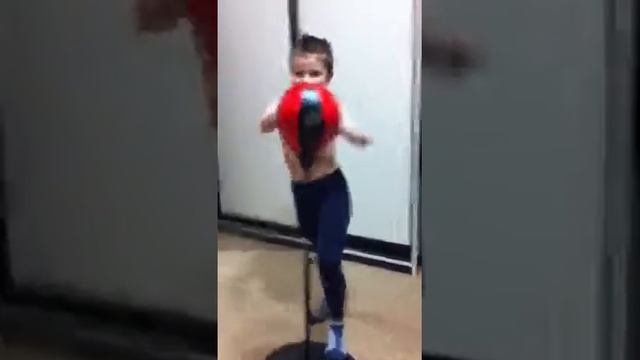 Вот как нужно бить грушу смотреть онлайн