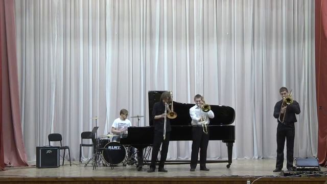 Трио тромбонов - Tuba fanfare смотреть онлайн