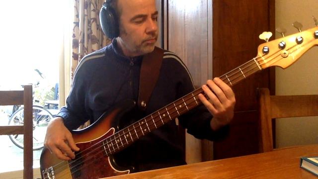 Vintage Fender bass bridge saddles issues смотреть онлайн