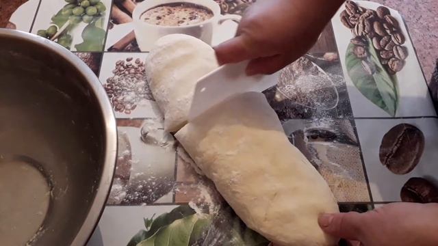 Пироги с инжиром и сыром