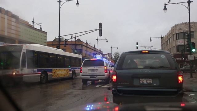 Fire engine in Chicago Спец машины -пожарная на перекрестке Чикаго смотреть онлайн