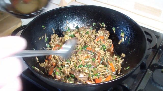 Рис с куриными потрошками в соевом соусе // Rice with chicken giblets in soy sauce смотреть онлайн