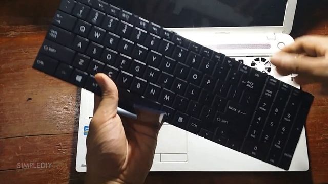 Toshiba Satellite C50 Keyboard Replacement DIY смотреть онлайн