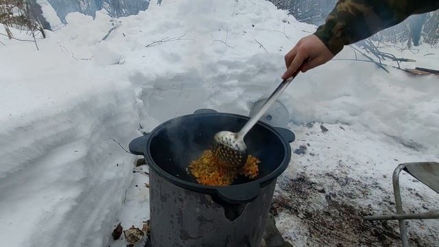 Вкуснейшая солянка в казане на костре! Лесная кухня! смотреть онлайн