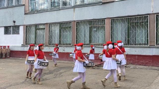 Отряд барабанщиц "Виктория" МБОУ СОШ№19 г.Чебоксары "Служить России!" смотреть онлайн