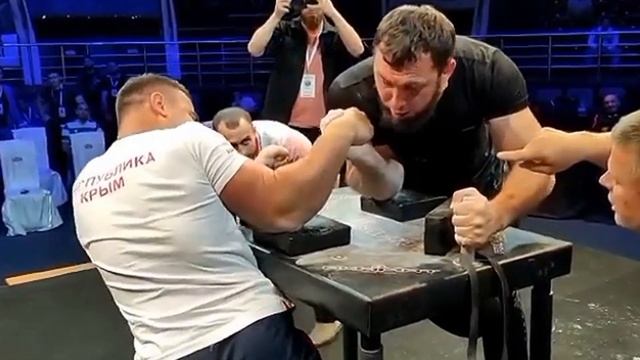 Artem Taynov VS Sagov Ibrahim - ARMWRESTLING 2022 смотреть онлайн