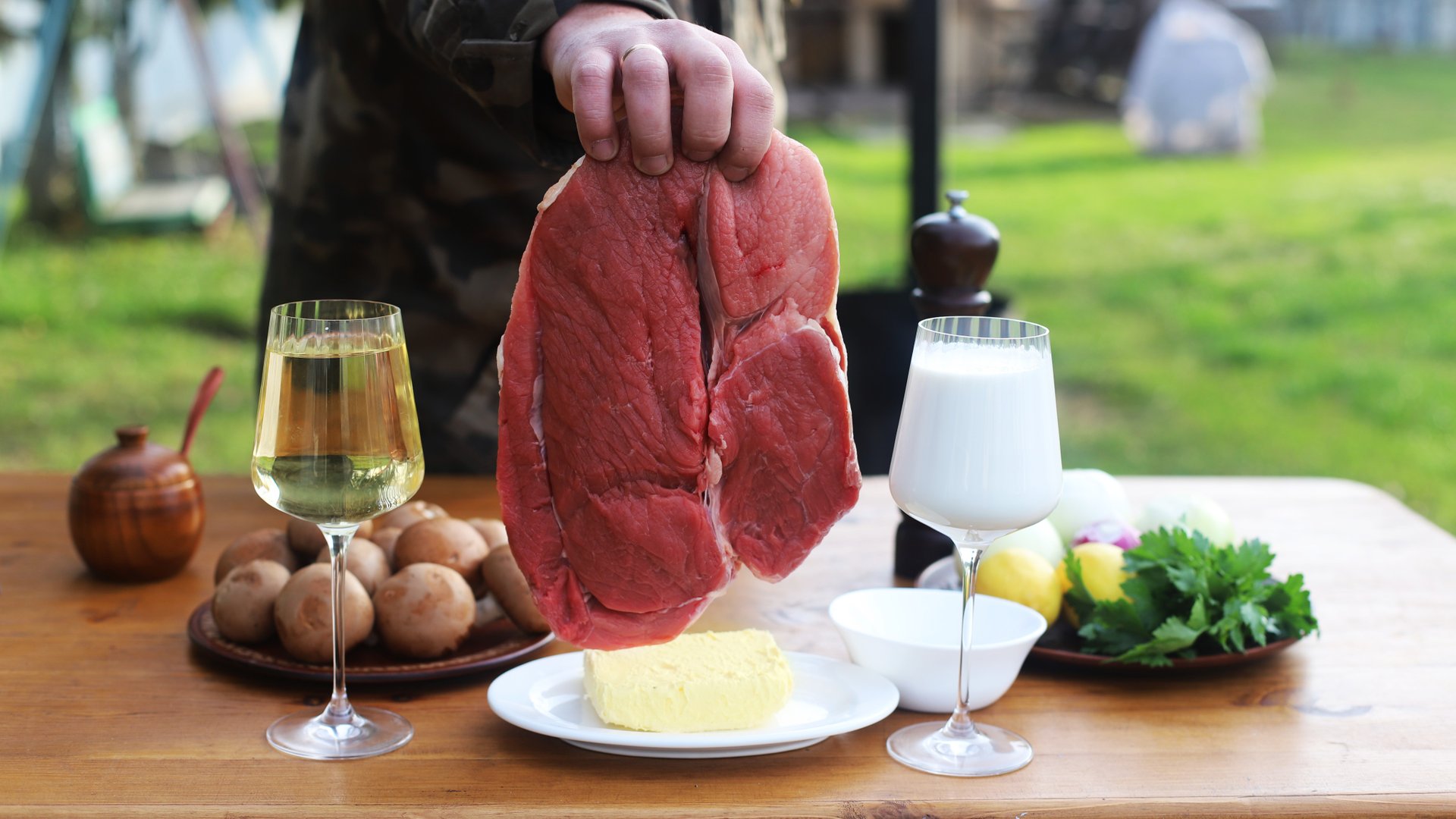 Телятина с грибами в сливочном соусе. Мясо по-немецки. смотреть онлайн