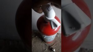 Компрессор сделать самому.  Т.е. ресивер из огнетушителя. Переходник с огнетушителя.