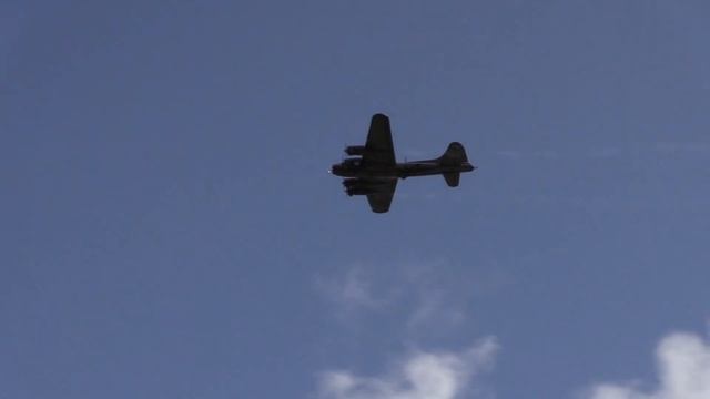 Giant Scale Memphis Belle B-17 Flying Fortress (Wingspan Models) -- Bomberfield USA 2021 смотреть онлайн