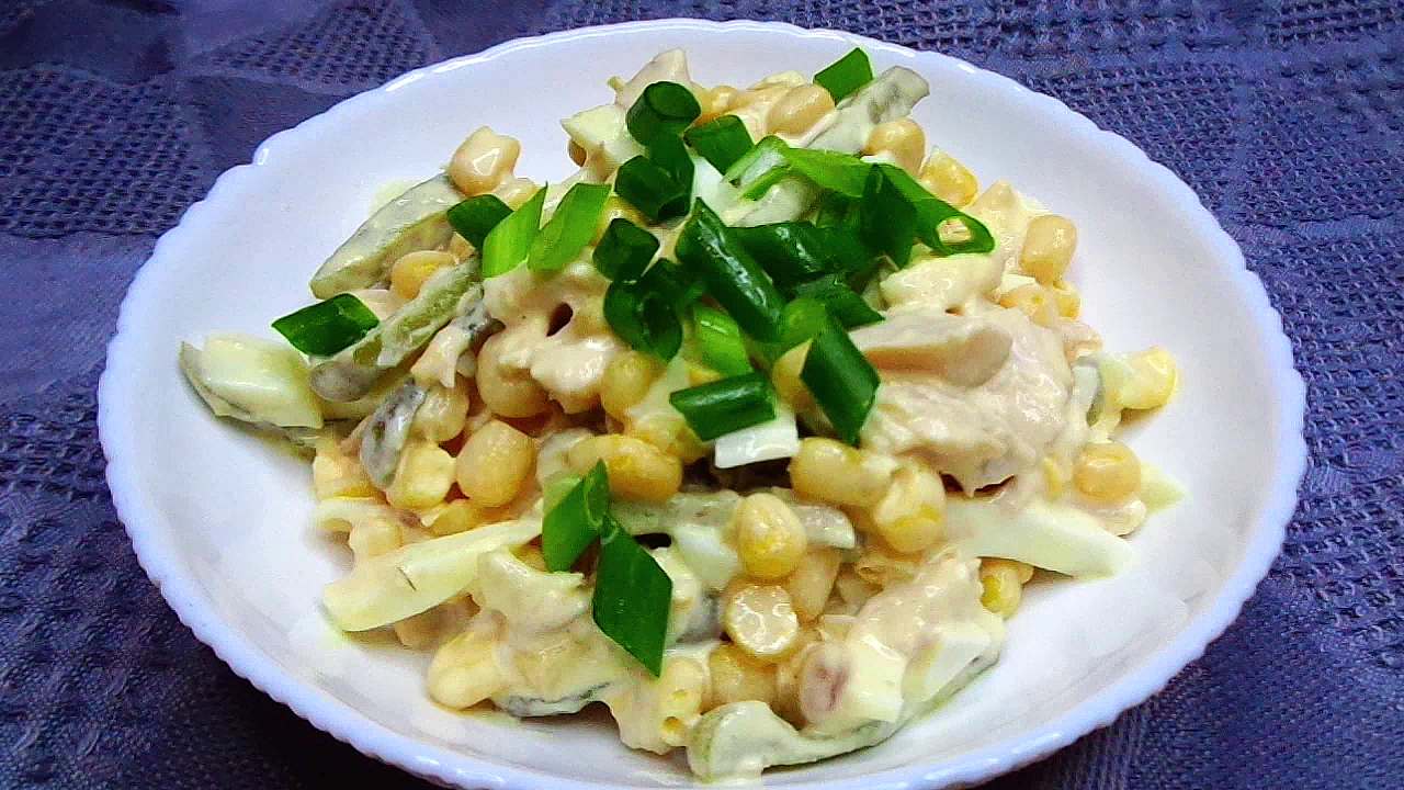 Быстрый вкусный салат из доступных ингредиентов