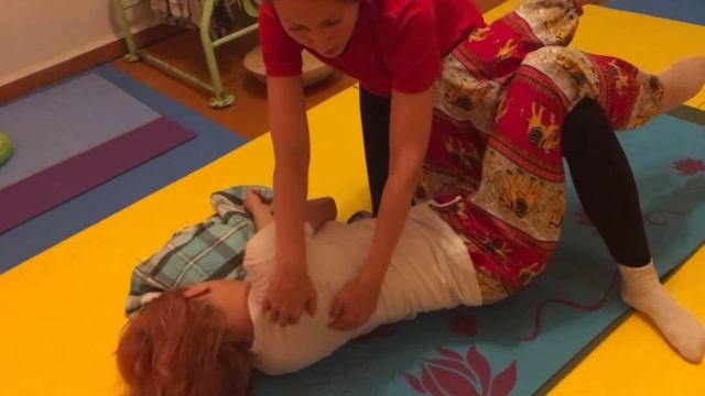 Как расслабить поясницу и спину - мягкие скрутки в тайском массаже смотреть онлайн