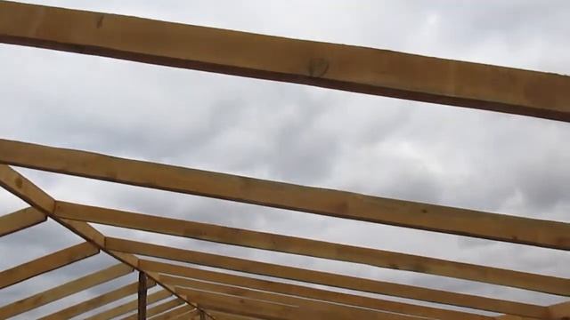 Теплица своими руками, закончили делать крышу