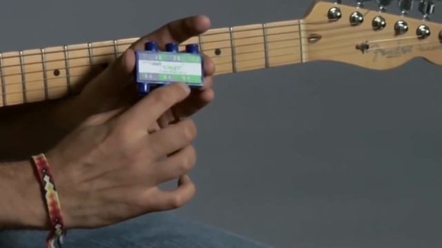 How to use a Guitar Tuning Pitch Pipe Tutorial смотреть онлайн