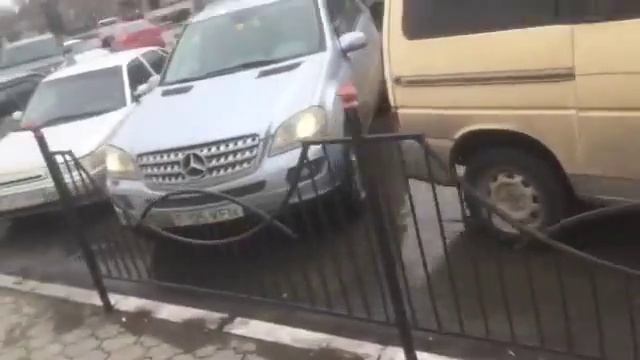 Затопило железнодорожный вокзал в городе Семей смотреть онлайн