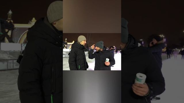 Омар посыпает лёд| Омар в Большом городе #shorts смотреть онлайн