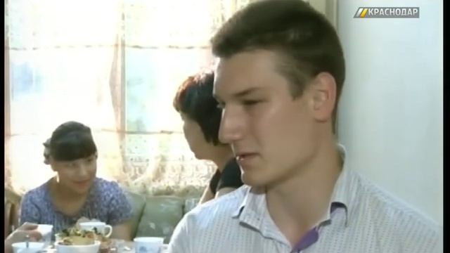 Краснодарцы, воспитывающие ребенка с ДЦП, поделились историей своей семьи смотреть онлайн