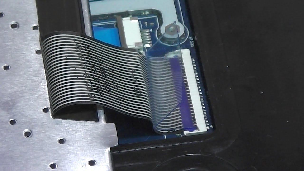 Сломан фиксатор разъёма для шлейфа клавиатуры ноутбука. Метод решения проблемы смотреть онлайн