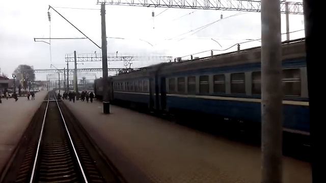 Отправление со станции Осиповичи. Вид из тамбура вагона с хвоста поезда смотреть онлайн