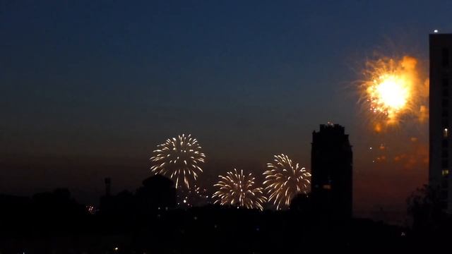 Салют в честь 300-летия Перми. смотреть онлайн