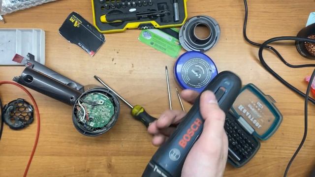 Dyson SV-10, проверка аккумулятора, как достать мотор смотреть онлайн