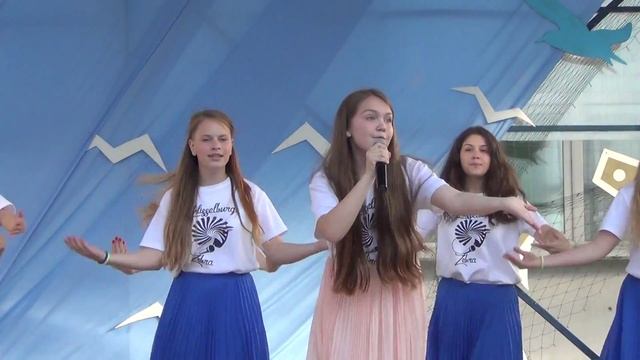 ЮЛИЯ ЛАВРУШКИНА МОЯ БАБУШКА КУРИТ ТРУБКУ смотреть онлайн